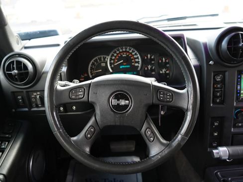 Used 2005 HUMMER H2 SUT w/ Preferred Equipment Group AWD/4WD image 18