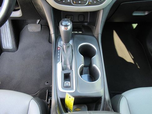 Used 2018 Chevrolet Equinox Premier image 21