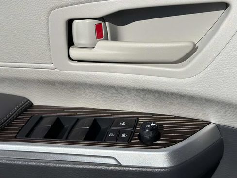 Certified 2023 Toyota Sienna LE FWD image 23