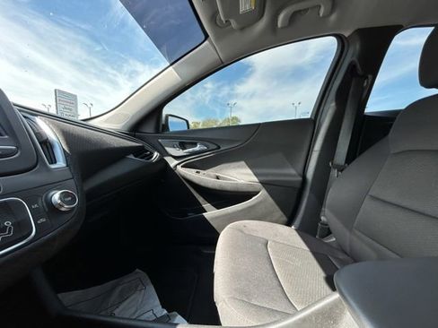 Used 2017 Chevrolet Malibu LS FWD image 35