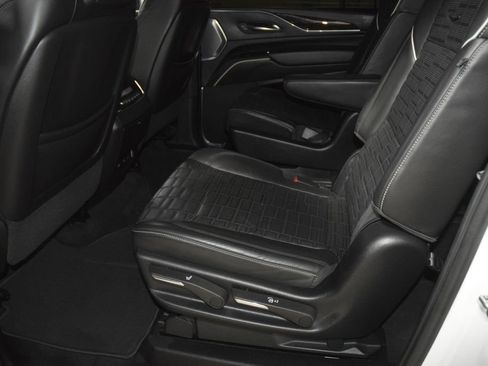 Used 2023 Cadillac Escalade ESV Sport Platinum w/ Heavy-Duty Trailer Package AWD/4WD image 45
