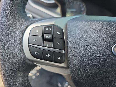 Used 2024 Ford Explorer XLT w/ Equipment Group 202A AWD/4WD image 19