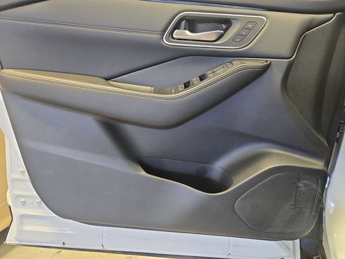 New 2025 Nissan Rogue Platinum w/ Tech Package image 27