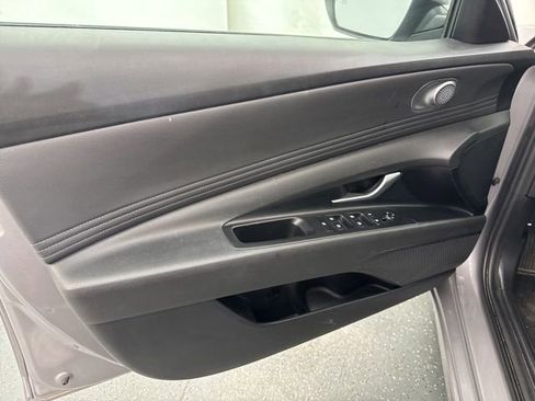 Used 2025 Hyundai Elantra SEL FWD image 15