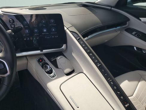Used 2022 Chevrolet Corvette Stingray Premium Conv w/ Z51 Performance Package RWD image 14