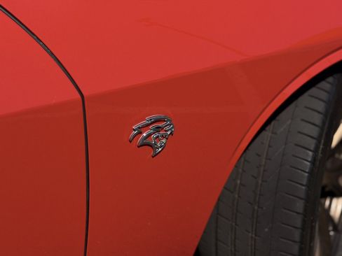 Used 2016 Dodge Challenger SRT Hellcat RWD image 10