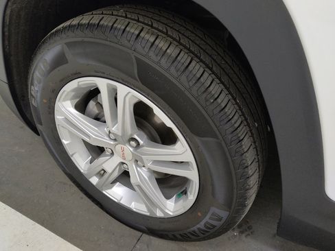 Used 2024 GMC Terrain SLE AWD/4WD image 31