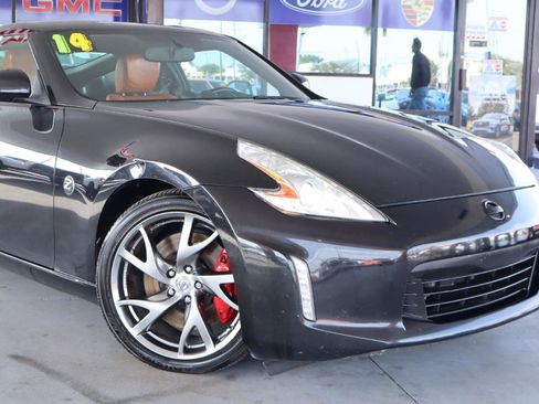 Used 2014 Nissan 370Z Touring w/ Sport Package RWD image 2