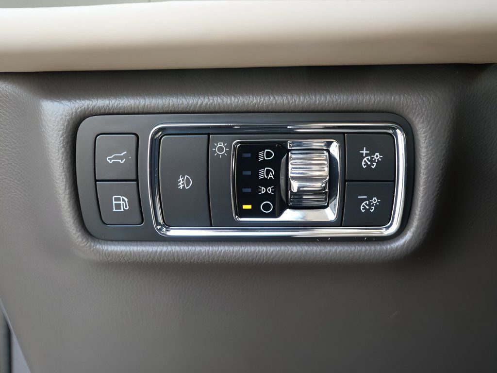 Used 2021 Lincoln Aviator Grand Touring AWD/4WD image 18
