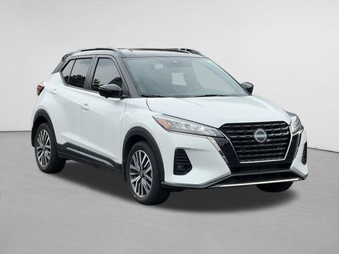 Used 2024 Nissan Kicks SR w/ SR Premium Package FWD image 1