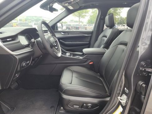 New 2025 Jeep Grand Cherokee Limited image 21