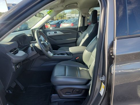 Used 2025 Ford Explorer Active w/ Active Comfort Package image 18