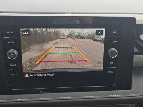 New 2026 Volkswagen Taos SE image 19