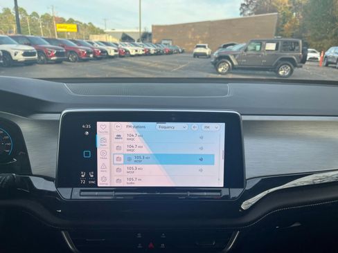 Used 2025 Volkswagen Atlas Cross Sport SE image 18