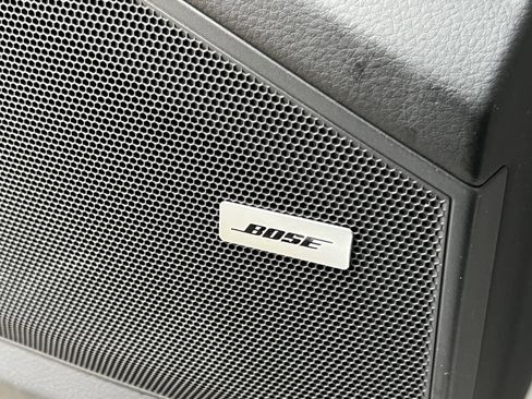 Certified 2022 Porsche Cayenne Platinum Edition image 32