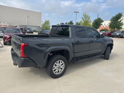 Used 2025 Toyota Tacoma SR image 3