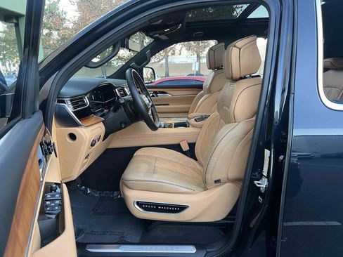 Used 2023 Jeep Grand Wagoneer L Series III image 43