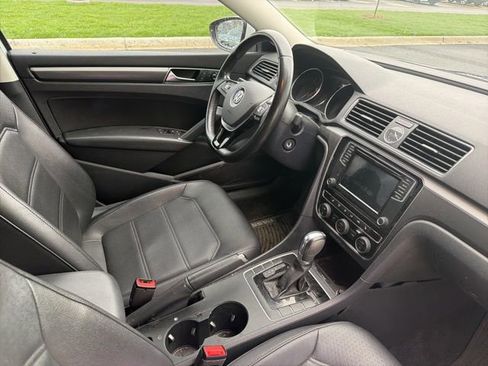 Used 2017 Volkswagen Passat 1.8T R-Line image 19