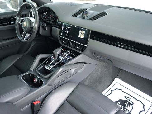 Used 2020 Porsche Cayenne S image 30