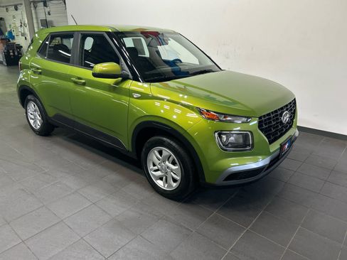 Used 2023 Hyundai Venue SE w/ Cargo Package FWD image 2