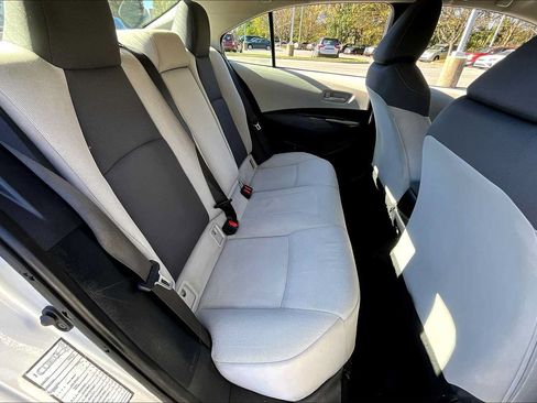 Used 2022 Toyota Corolla LE FWD image 18