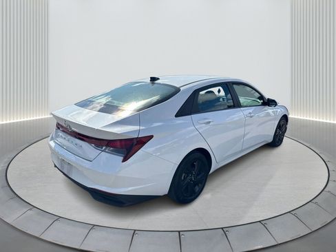 Used 2023 Hyundai Elantra SEL w/ Cargo Package image 6
