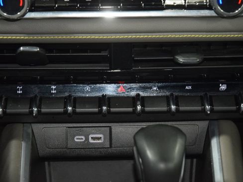 Used 2024 Chevrolet Colorado ZR2 w/ ZR2 Convenience Package III AWD/4WD image 36