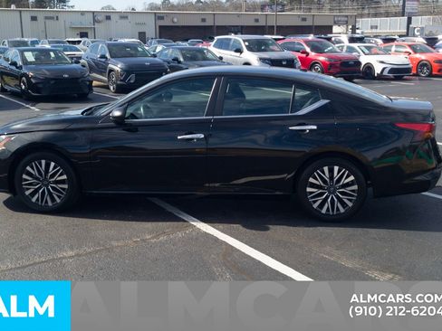 Used 2024 Nissan Altima 2.5 SV image 10