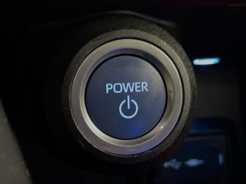 Used 2021 Toyota Venza LE w/ Carpet Mat Package (TMS) image 23