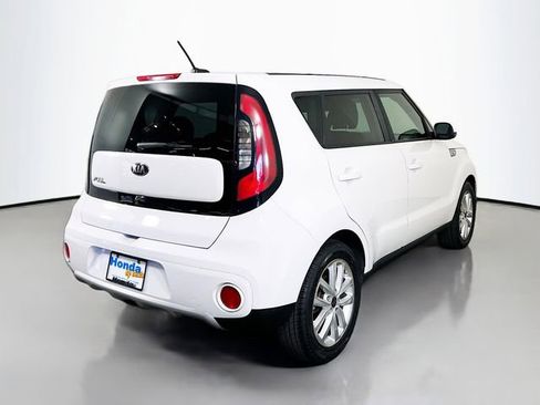 Used 2018 Kia Soul + image 8
