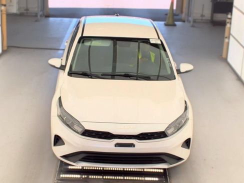 Used 2022 Kia Forte LXS w/ LXS Technology Package FWD image 3
