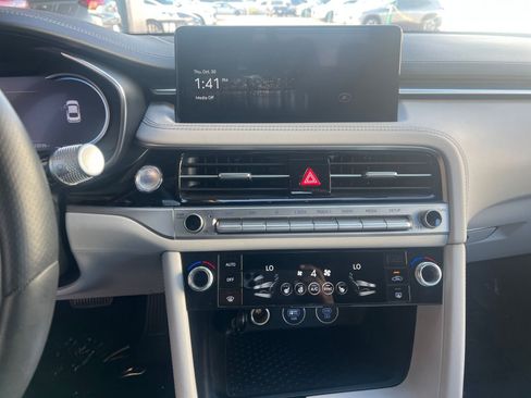 Used 2025 Genesis G70 2.5T image 21