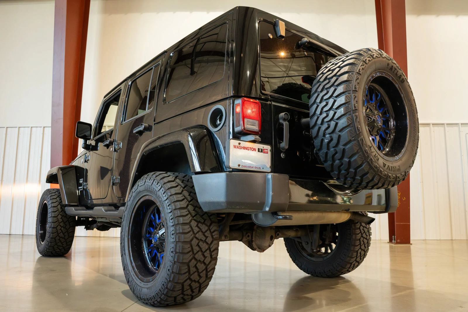 Used 2018 Jeep Wrangler Unlimited Sahara w/ Connectivity Group AWD/4WD image 21