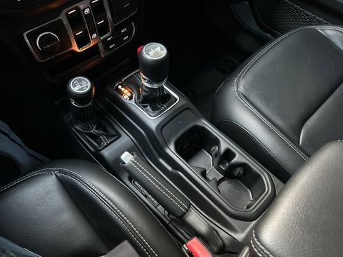 Used 2022 Jeep Wrangler Unlimited Sahara w/ Cold Weather Group image 24