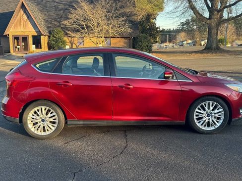 Used 2015 Ford Focus Titanium image 9