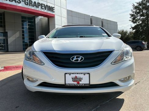 Used 2011 Hyundai Sonata SE w/ Navigation & Sunroof Pkg 4 FWD image 3