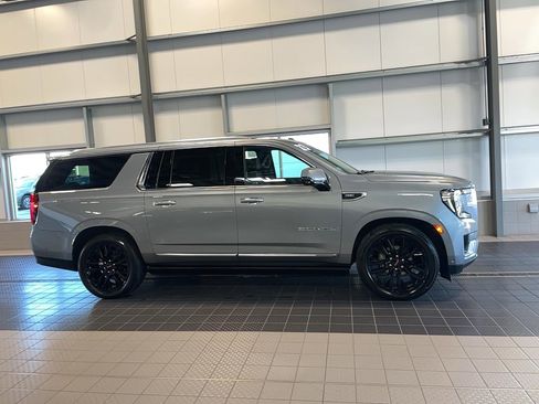 Used 2023 GMC Yukon XL Denali w/ Denali Reserve Package image 4