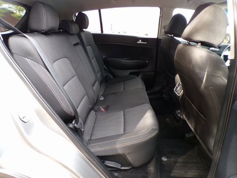 Used 2020 Kia Sportage LX image 9