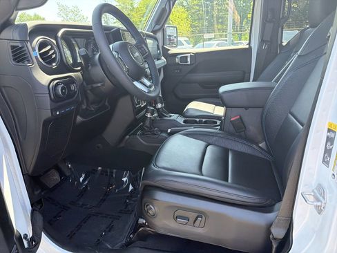 Used 2024 Jeep Wrangler High Altitude AWD/4WD image 11