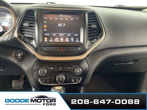Used 2015 Jeep Cherokee Limited image 15