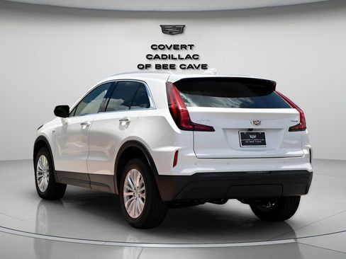 Used 2024 Cadillac XT4 Luxury w/ Cold Weather Package image 8