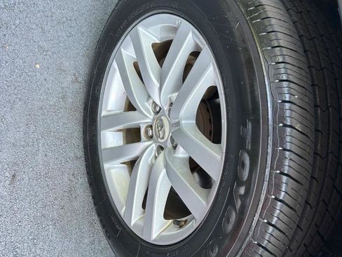 Used 2014 Toyota Highlander LE image 5