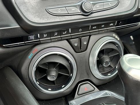 Used 2020 Chevrolet Camaro LT image 19