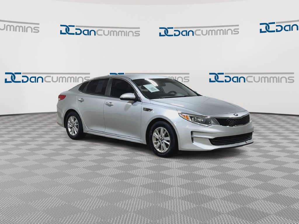 Used 2017 Kia Optima LX FWD image 2