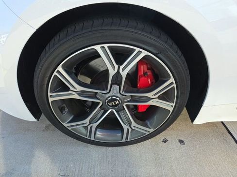 Used 2021 Kia Stinger GT1 AWD/4WD image 10