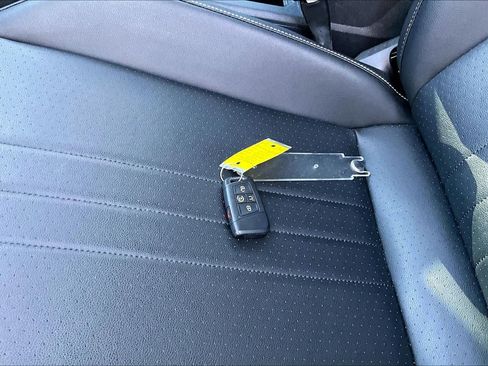 Used 2022 Volkswagen Tiguan SE image 15