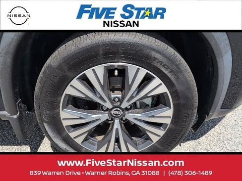 Used 2023 Nissan Rogue SV w/ SV Premium B Package FWD image 16