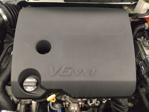 Used 2018 Chevrolet Traverse LT FWD image 30