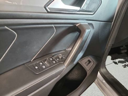 Used 2022 Volkswagen Tiguan SE FWD image 18