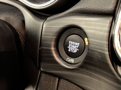 Used 2020 Jeep Grand Cherokee Altitude image 33